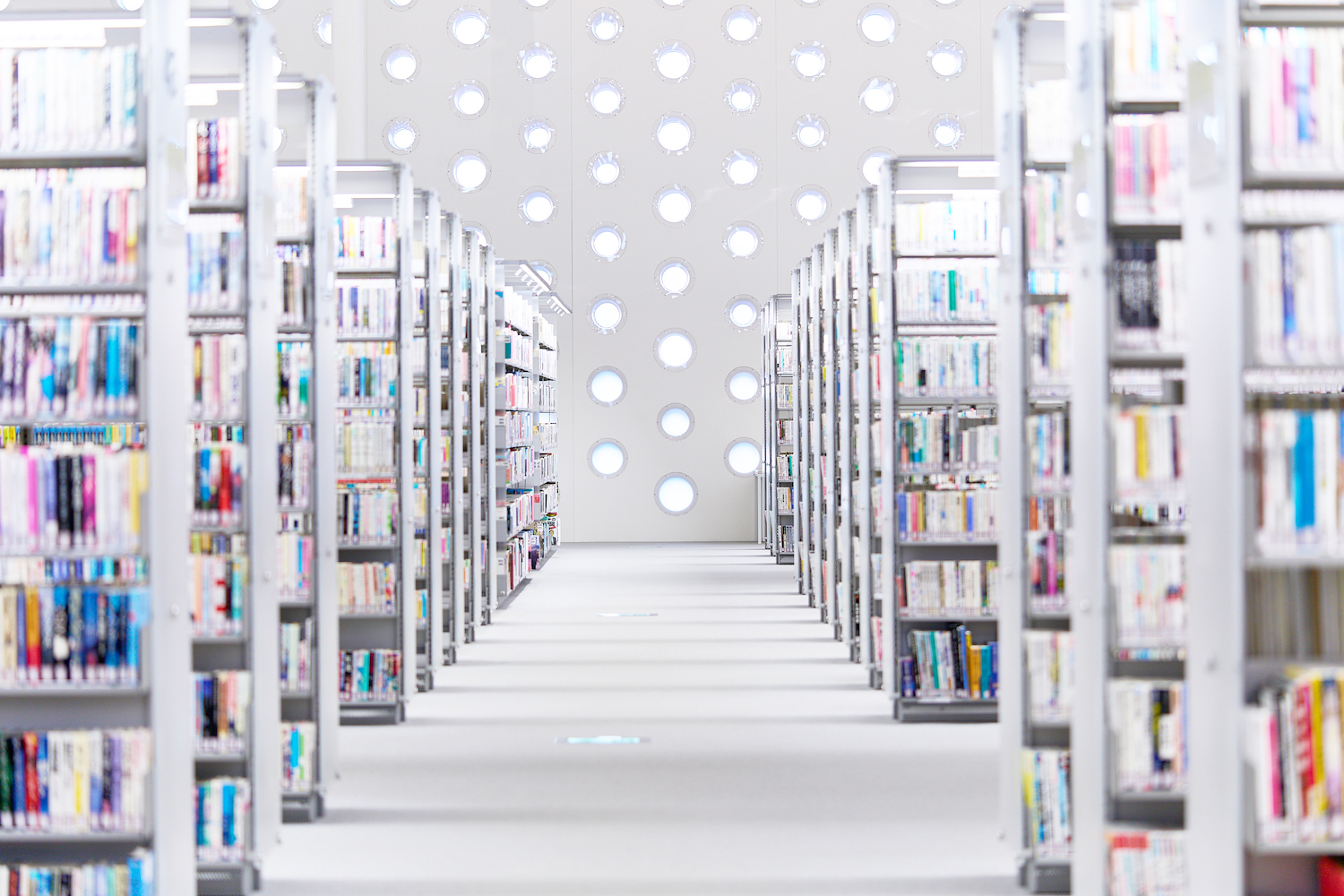 金沢海みらい図書館1