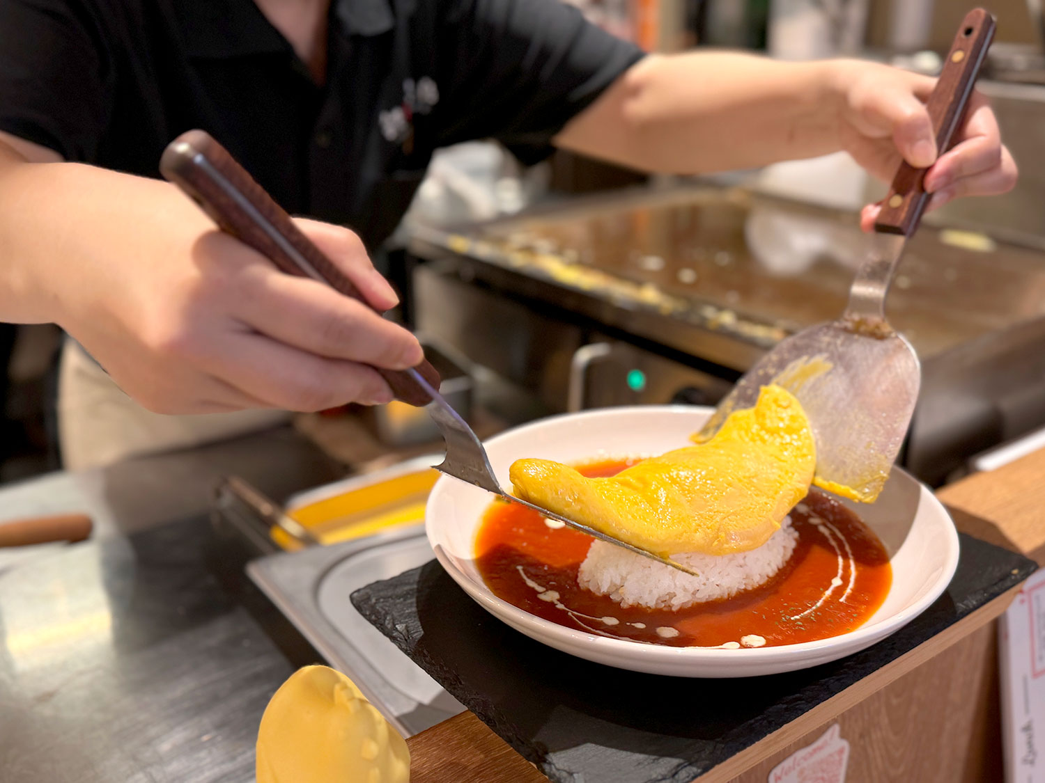 鉄板忠良のオムライス1