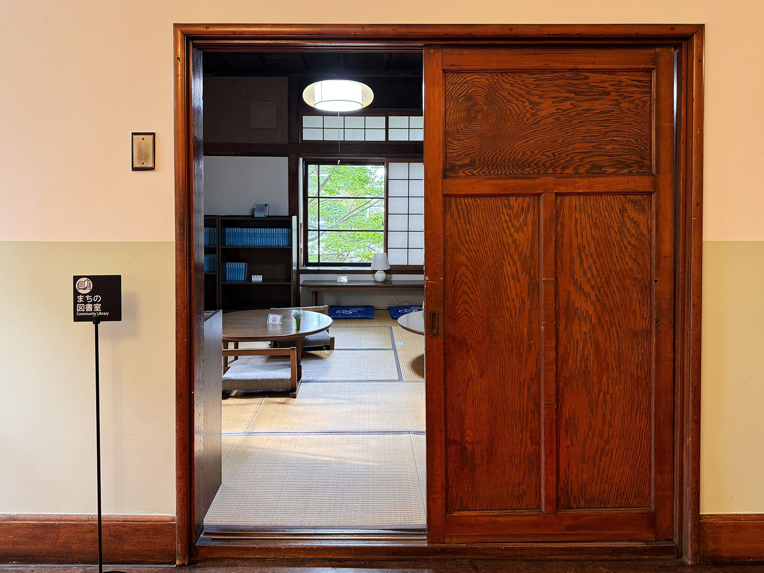 旧三菱鉱業寮のまちの図書室