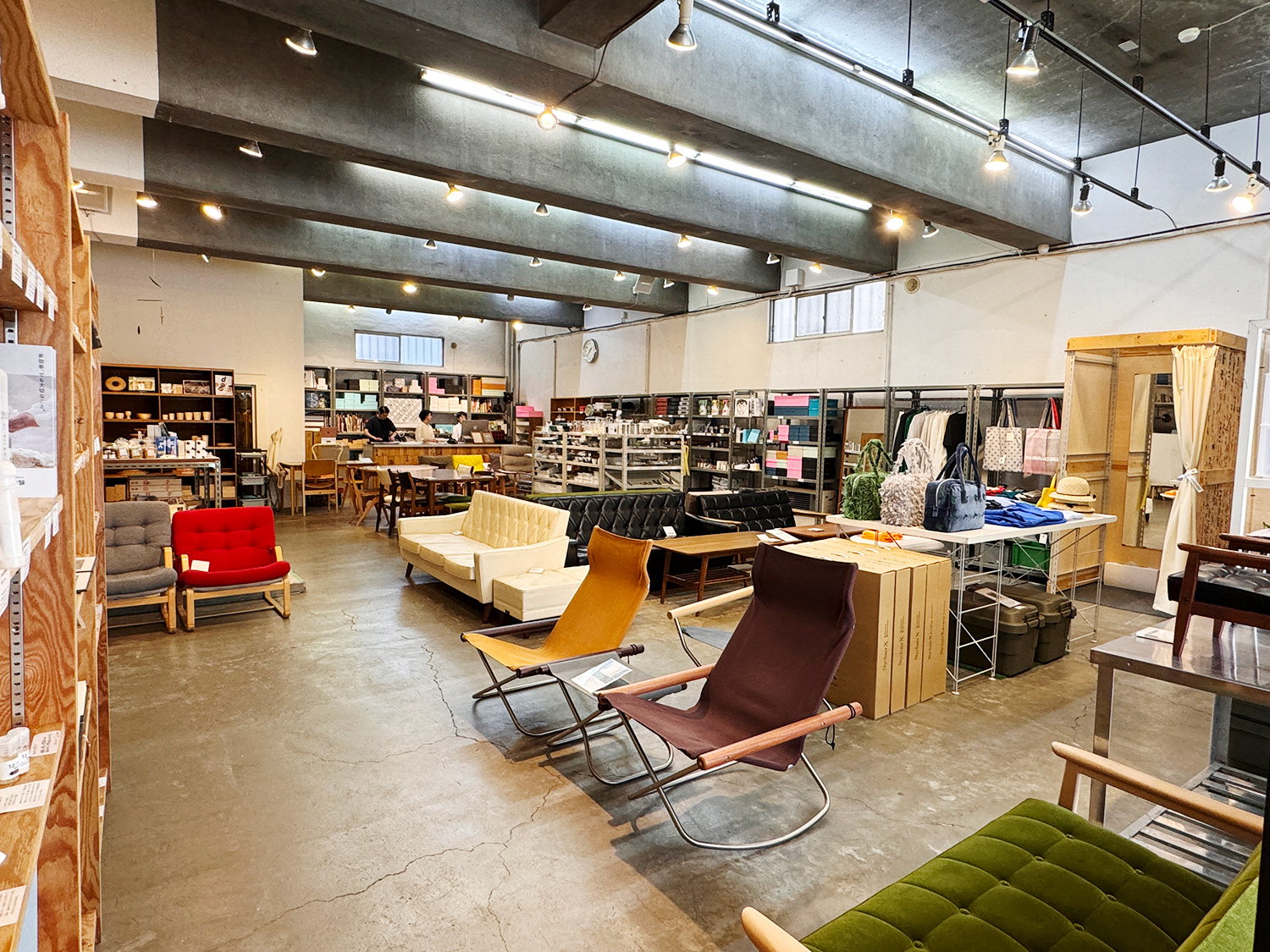 D&DEPARTMENT HOKKAIDO by 3KGの店内