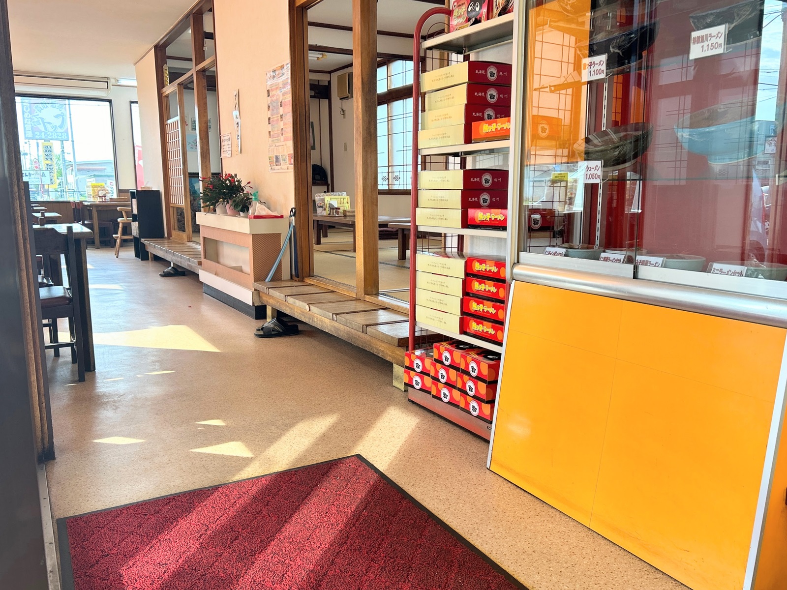 熊ッ子チェーン本店の店内