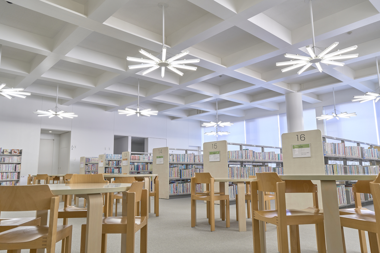 金沢海みらい図書館9