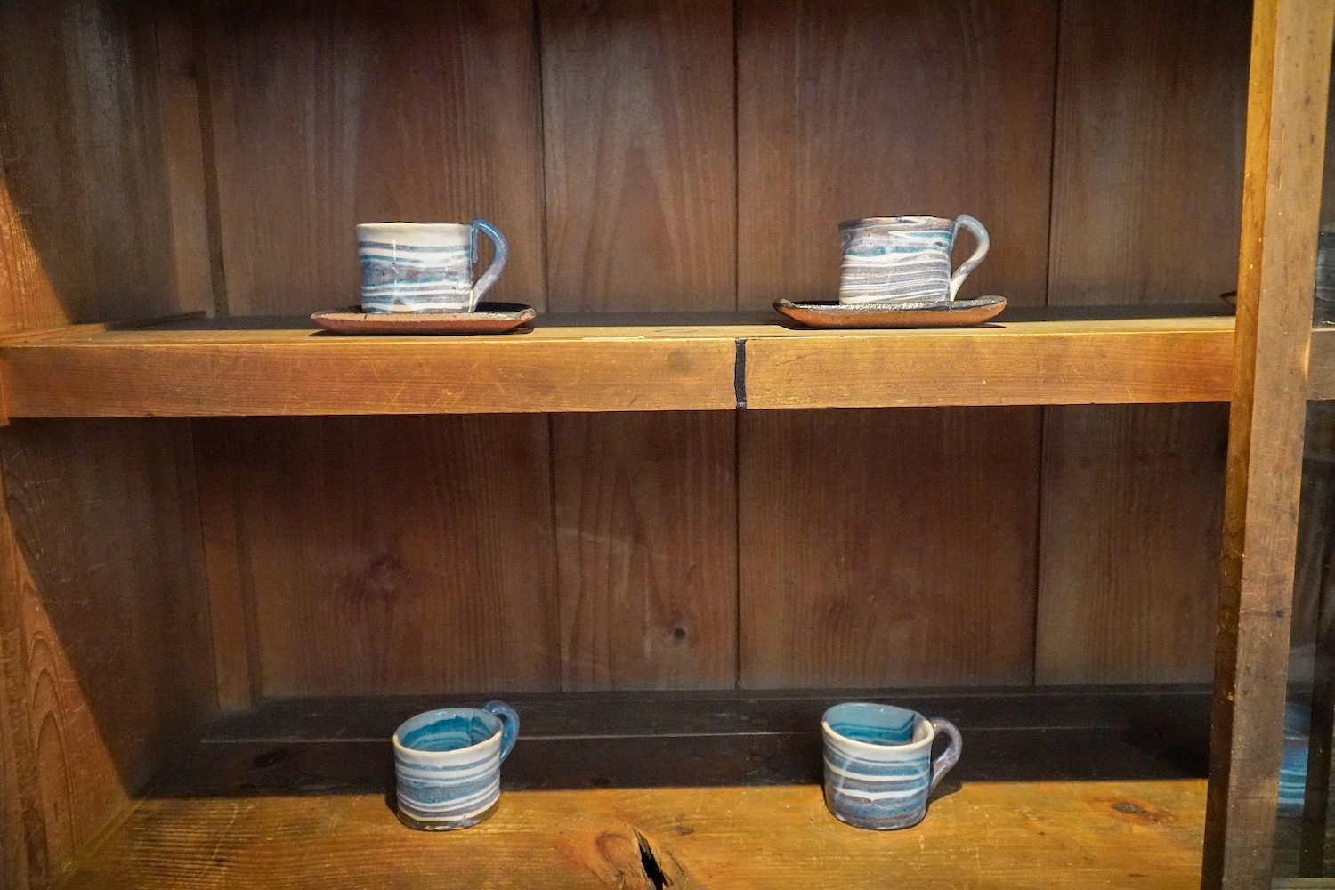 GALLERY.BOOK.CAFE DEN7