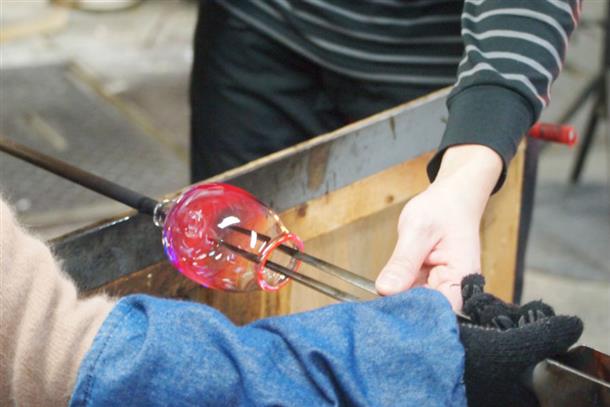 世界にひとつだけの小樽ガラス作り♪吹きガラス体験