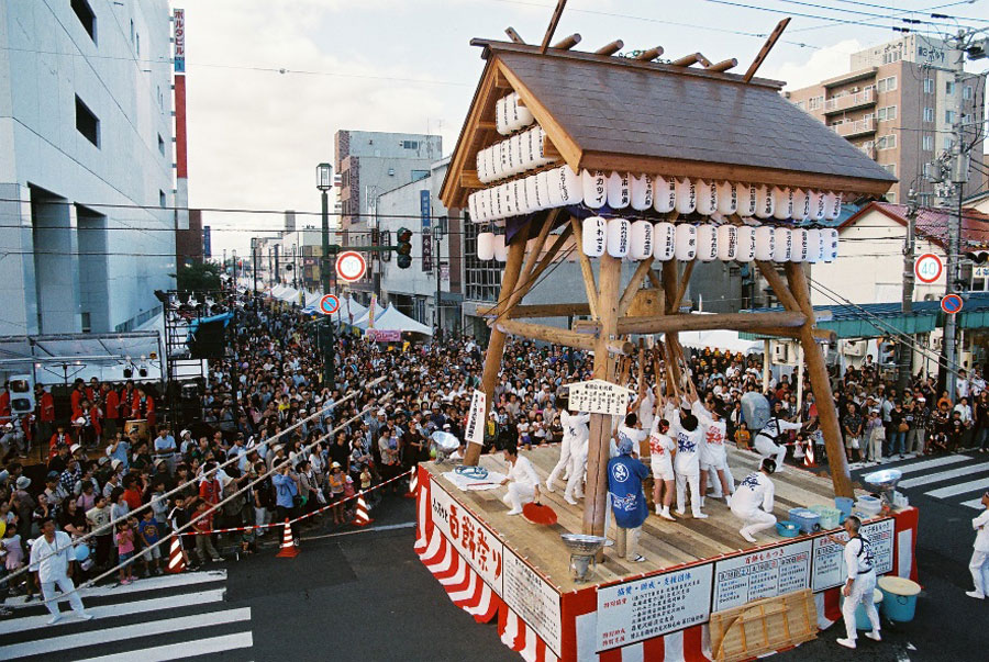 いわみざわ百餅祭りの様子