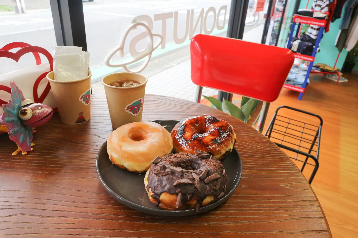 横須賀の新名物！「TOP OFF DONUTS」のポップで可愛いドーナツ | たび