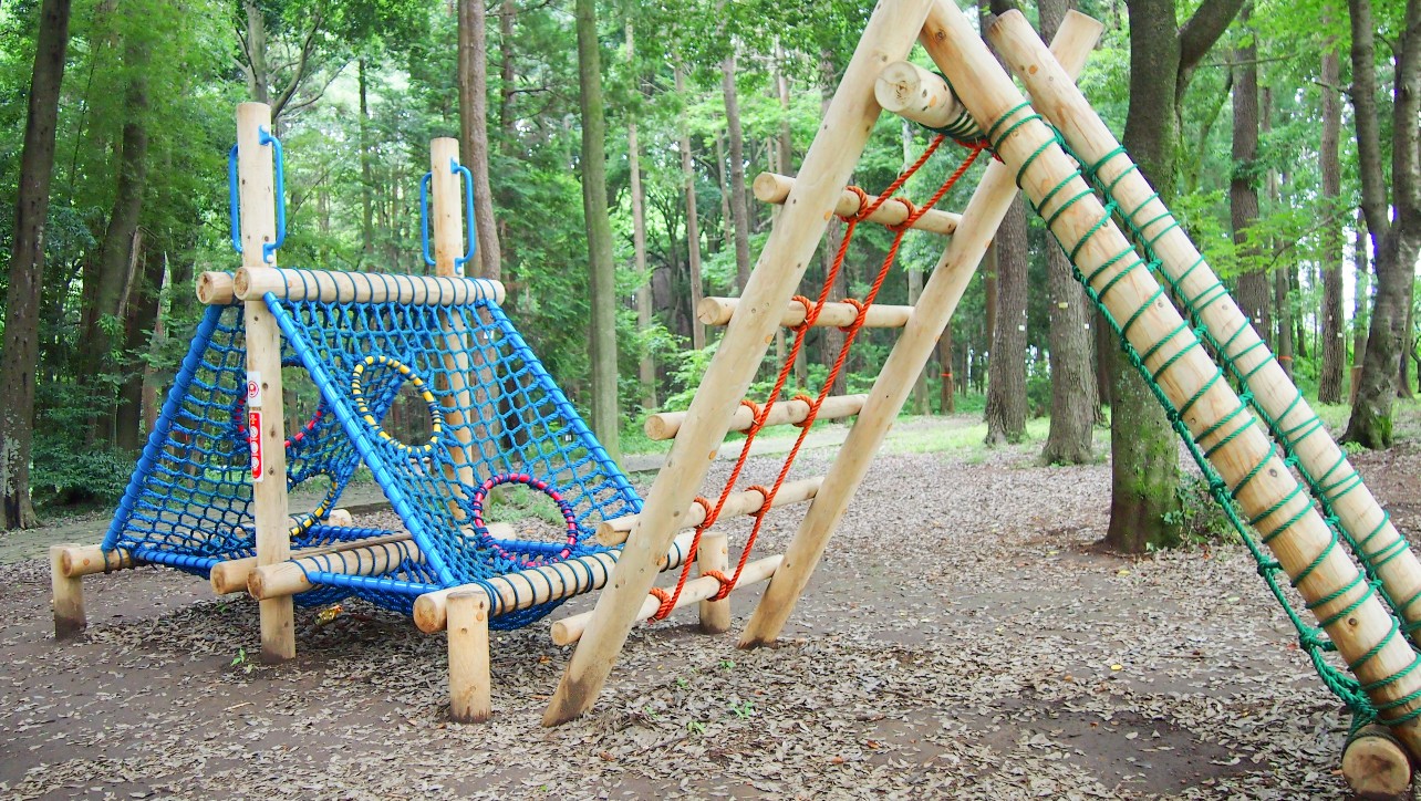 手賀の丘公園　木製のアスレチック
