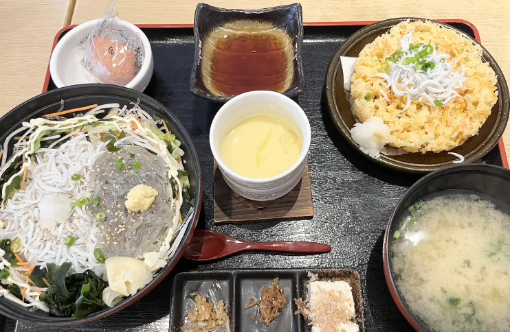 しらす問屋とびっちょ江の島本店