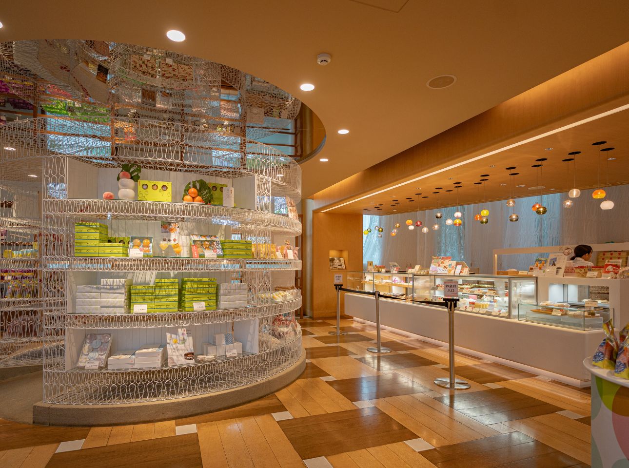 nicoe_春華堂店内