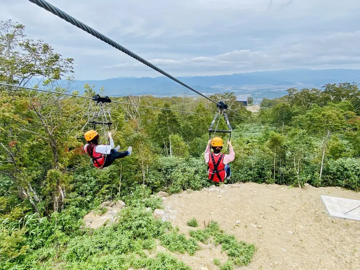 ニセコの空を駆け抜ける！迫力の「HANAZONO ZIPFLIGHT」 | たびらい