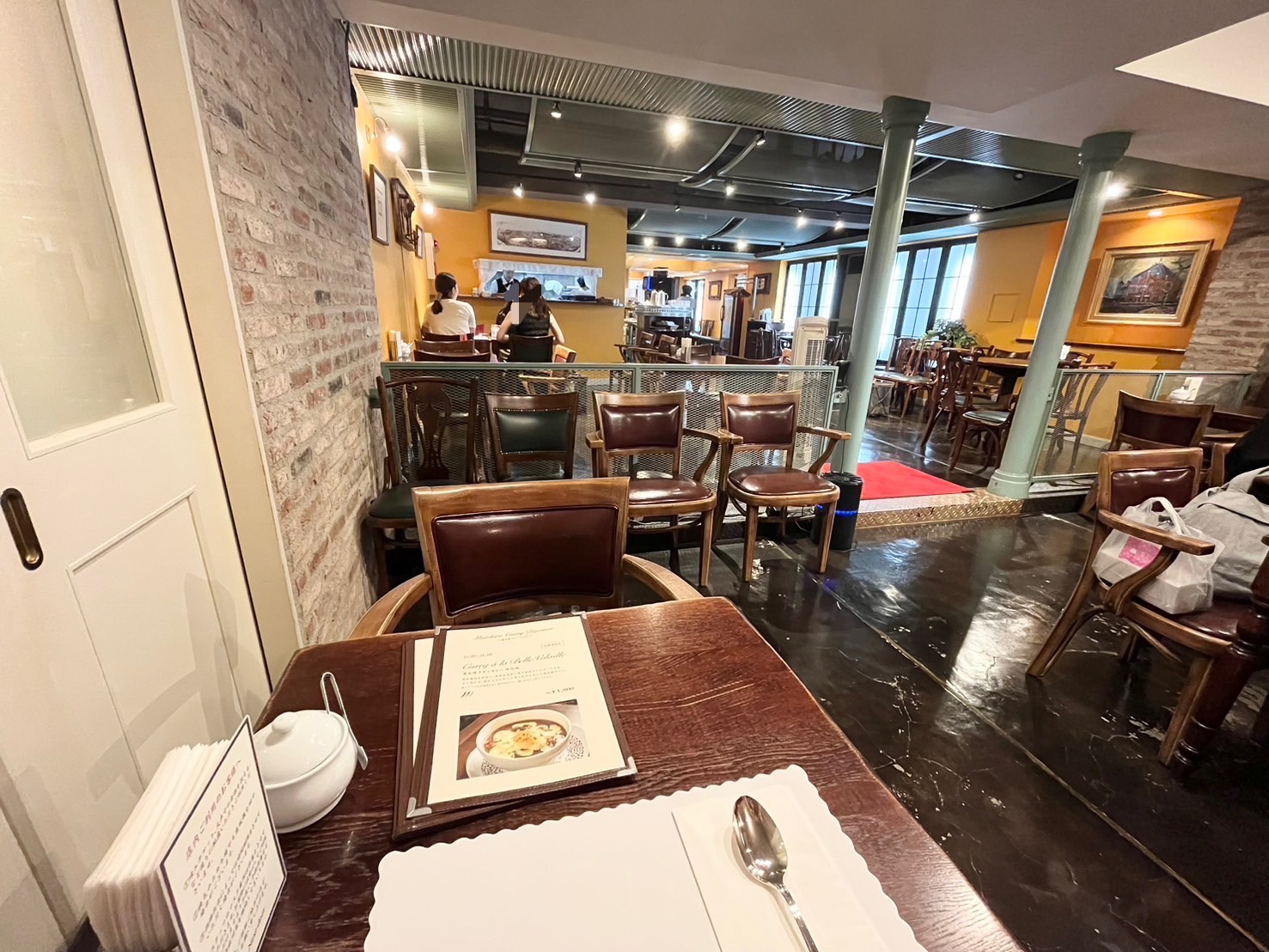 カフェネクストドアの内観