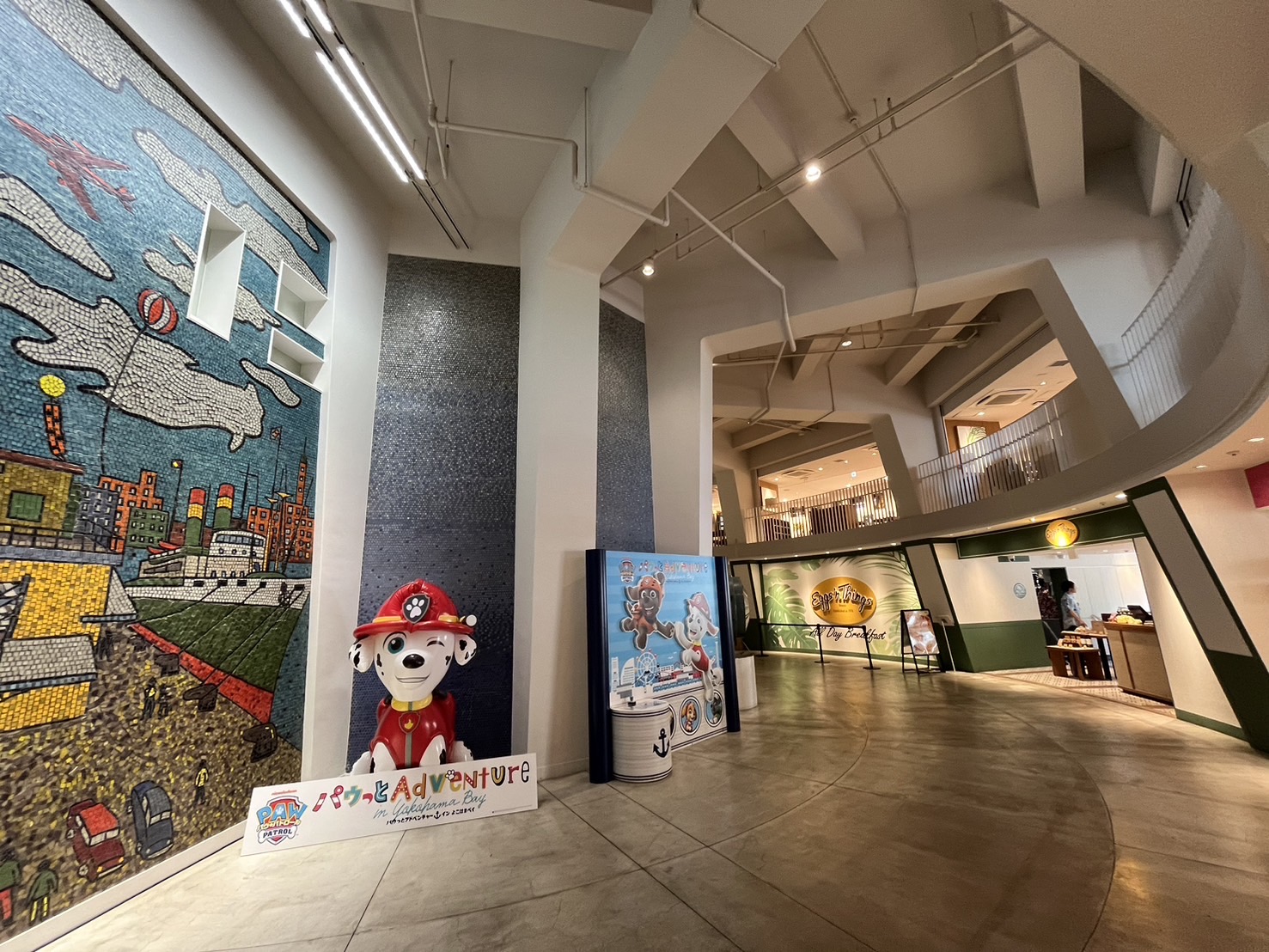 横浜マリンタワーの中