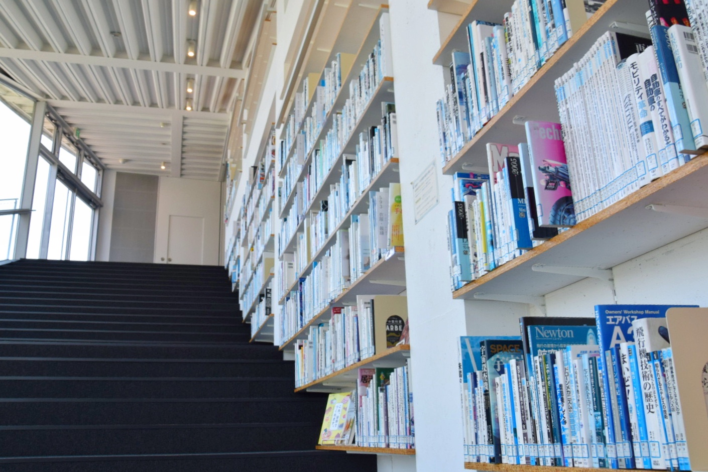太田市美術館・図書館_階段