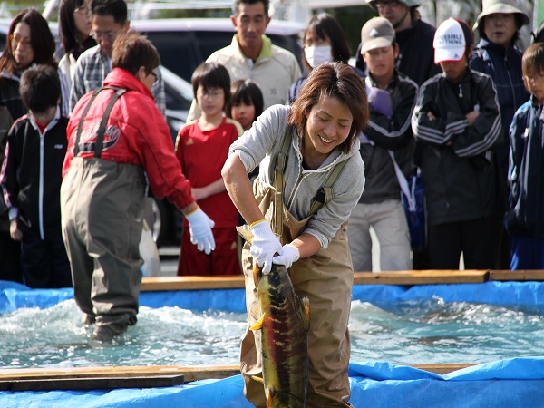 鮭の聖地で鮭グルメをいただこう!「しべつあきあじまつり」が今年も開催