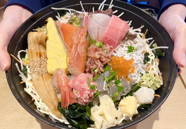 しらす問屋とびっちょ江の島本店