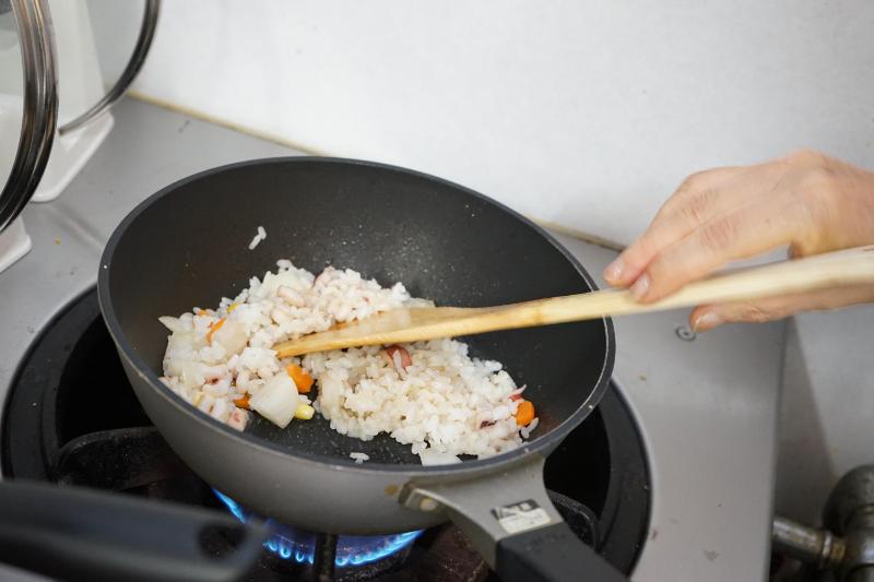 調理中手元
