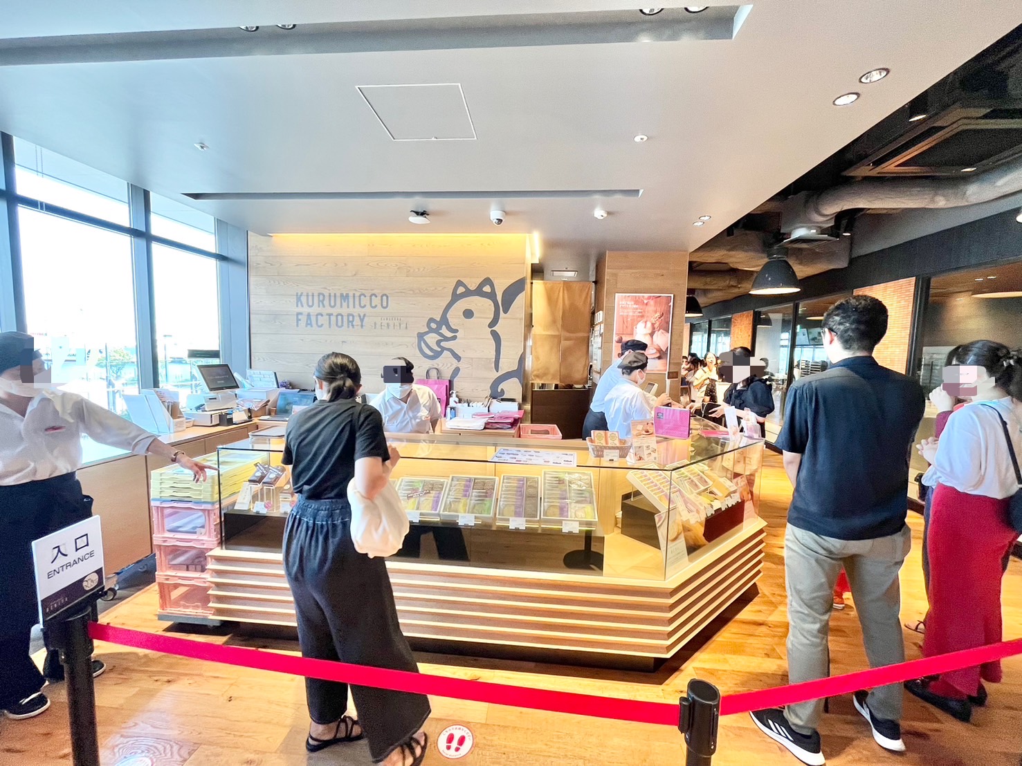 クルミッ子ファクトリーのショップの様子