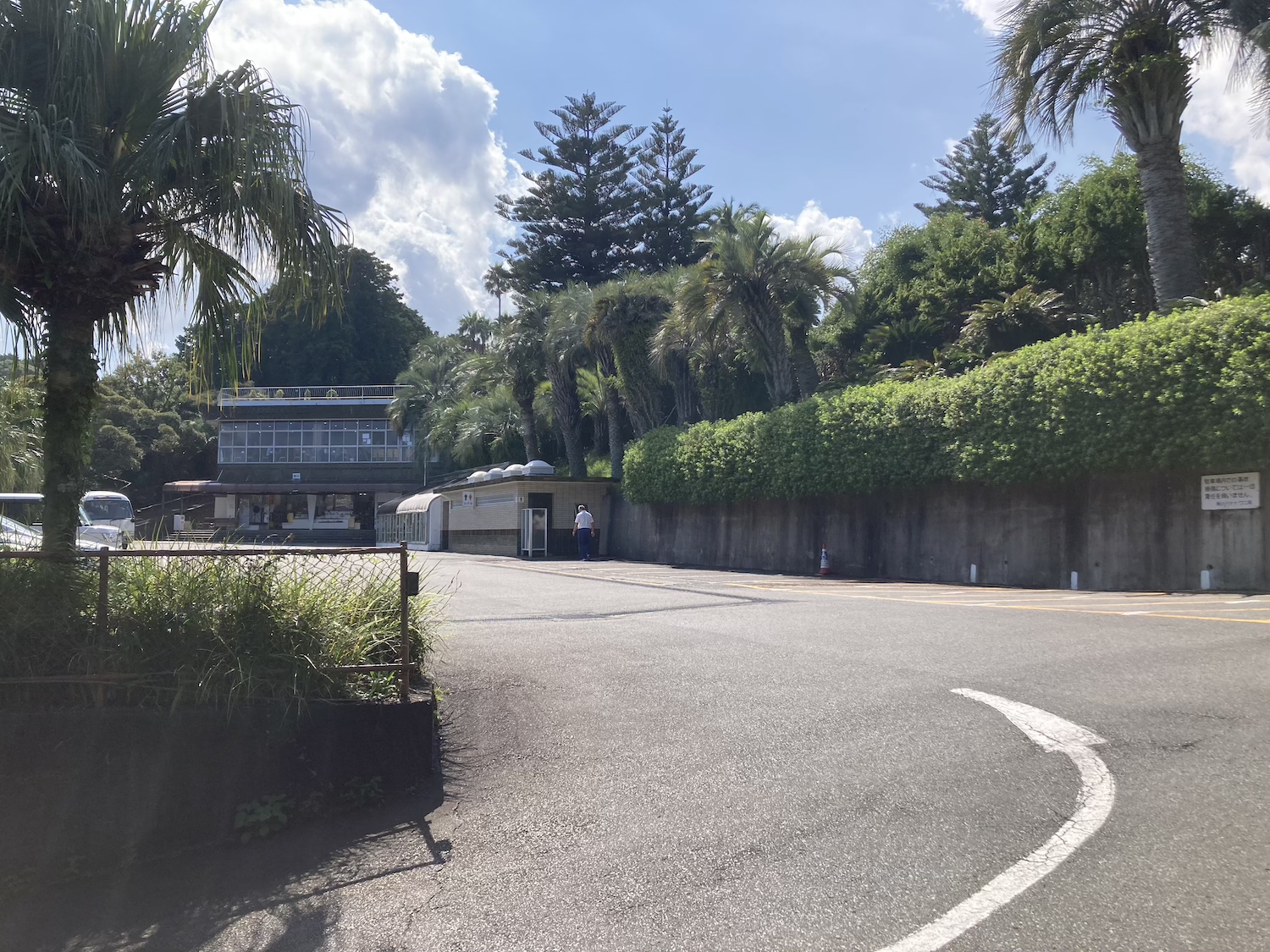 熱川バナナワニ園分園フルーツパーラー駐車場