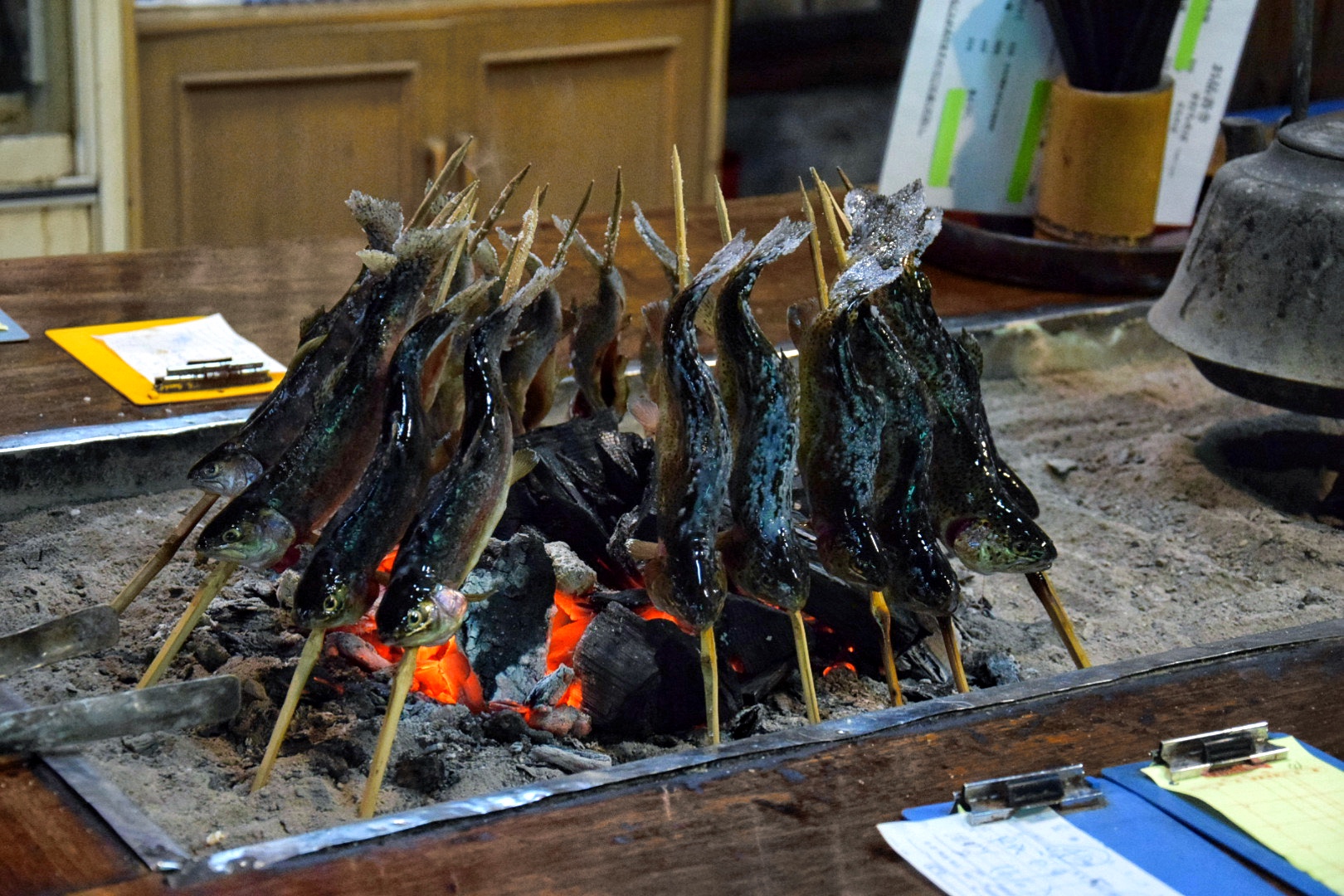 赤久縄_囲炉裏_焼き魚