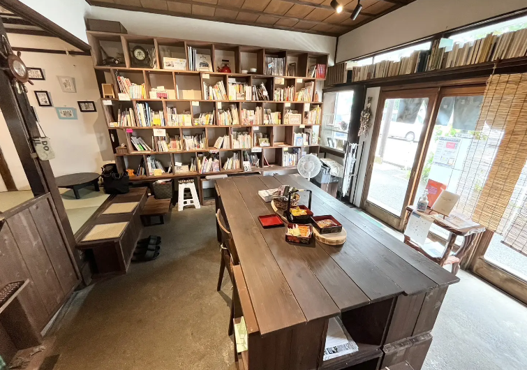 話せるシェア本屋とまり木