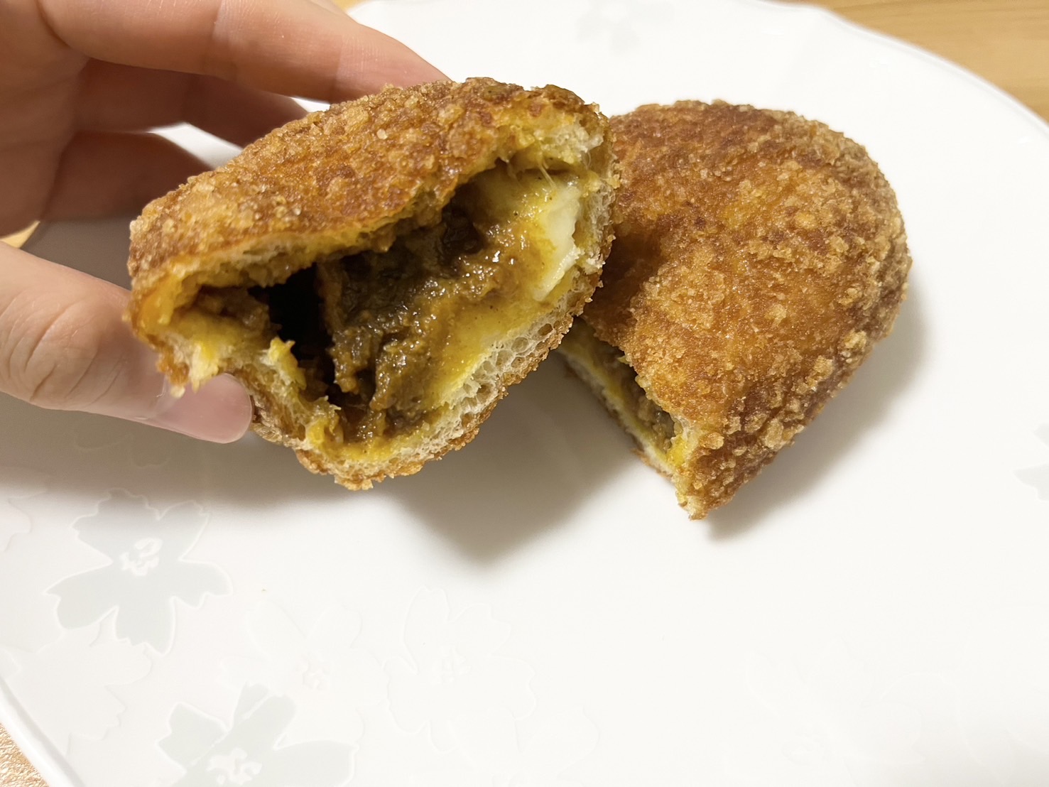 カレーパンの断面