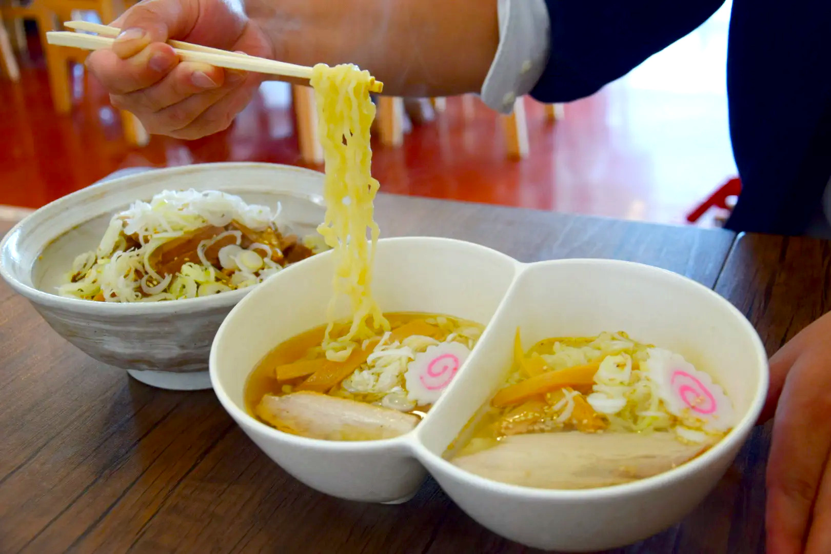1杯で2度美味しい!佐野市「ラーメン屋ありがとう」のツイン丼を味わう