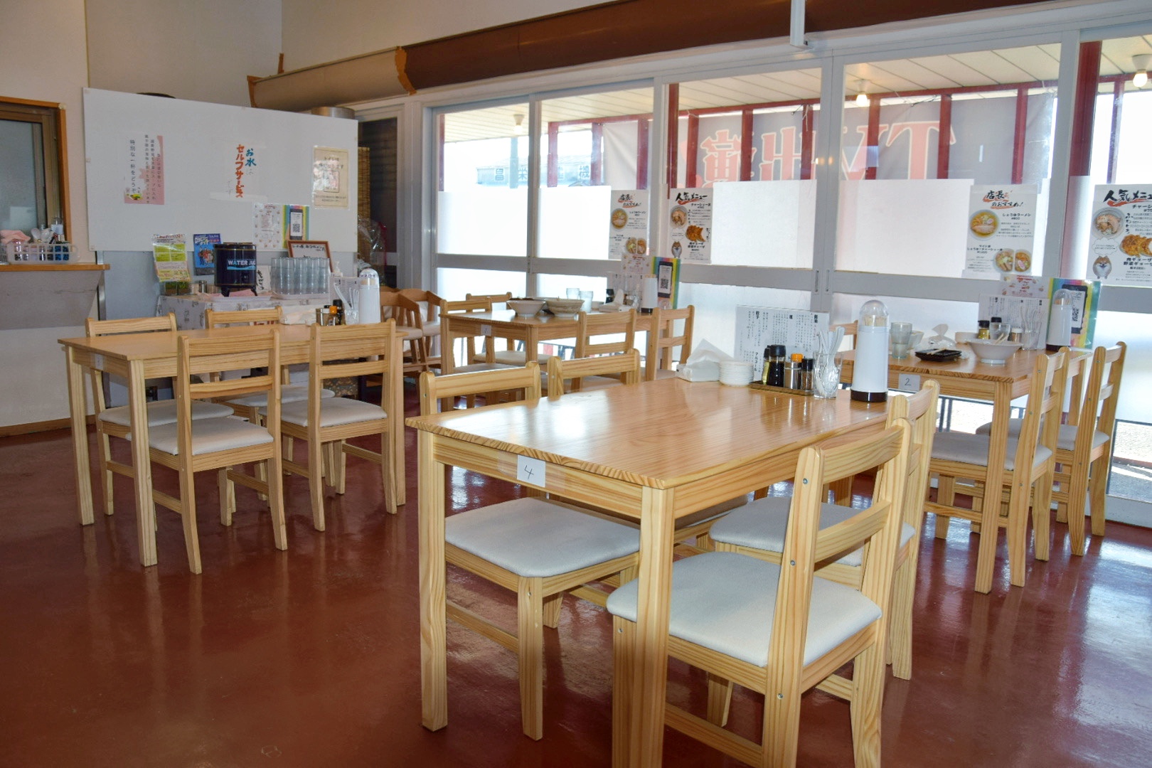 ラーメン屋ありがとう_テーブル席