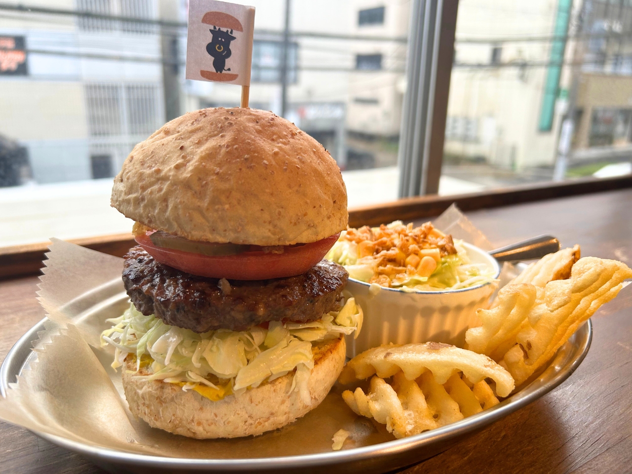 ヤチクロバーガーの看板メニュー