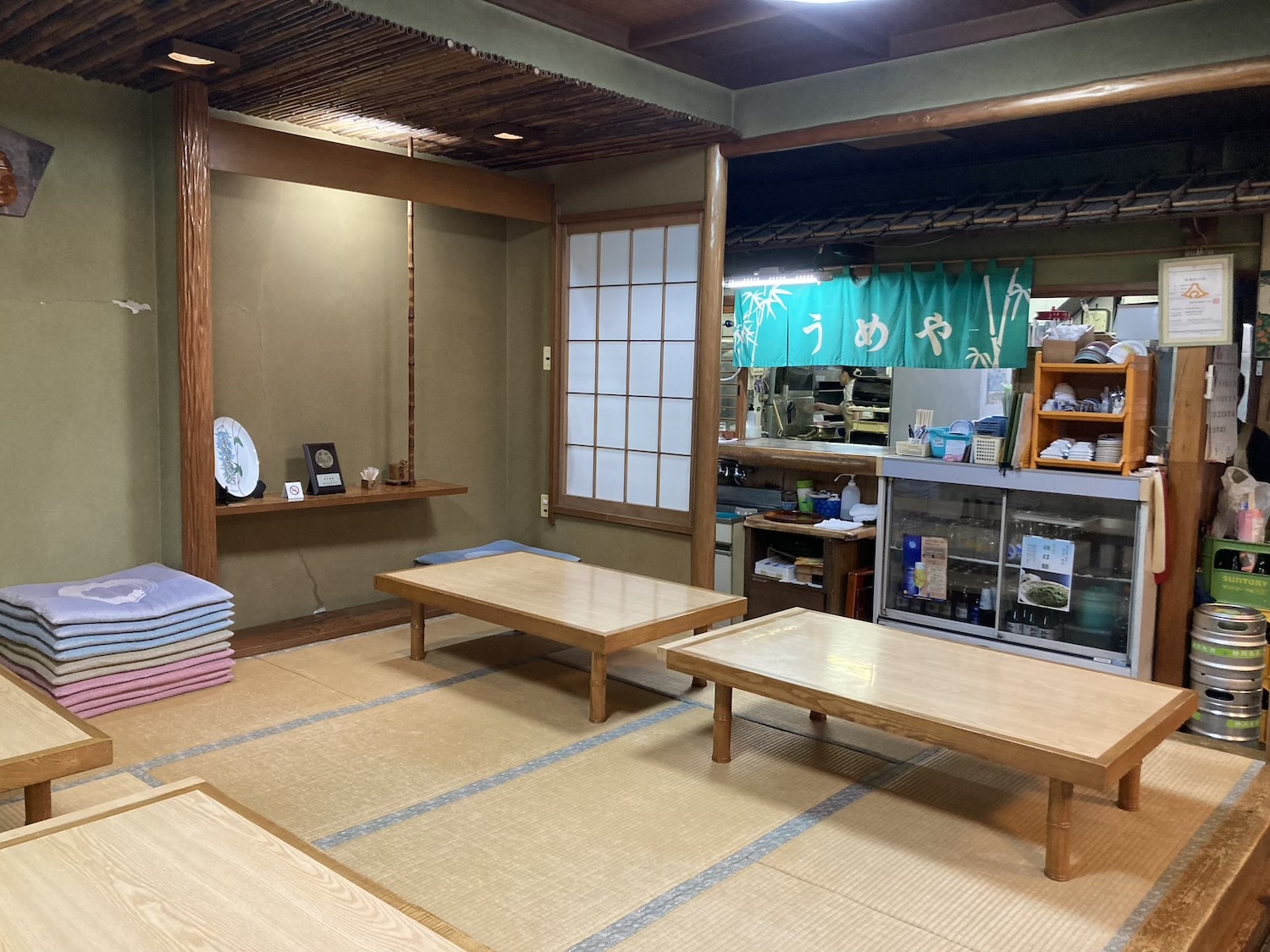 うめや食堂店内2
