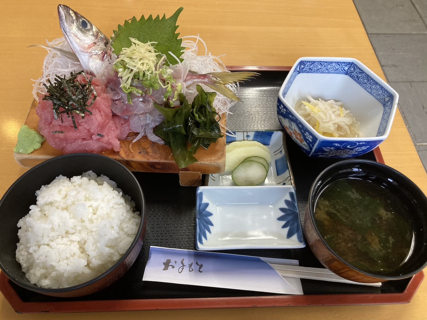 新鮮な海鮮定食に舌鼓!伊豆熱川駅前の老舗食堂「うめや食堂」