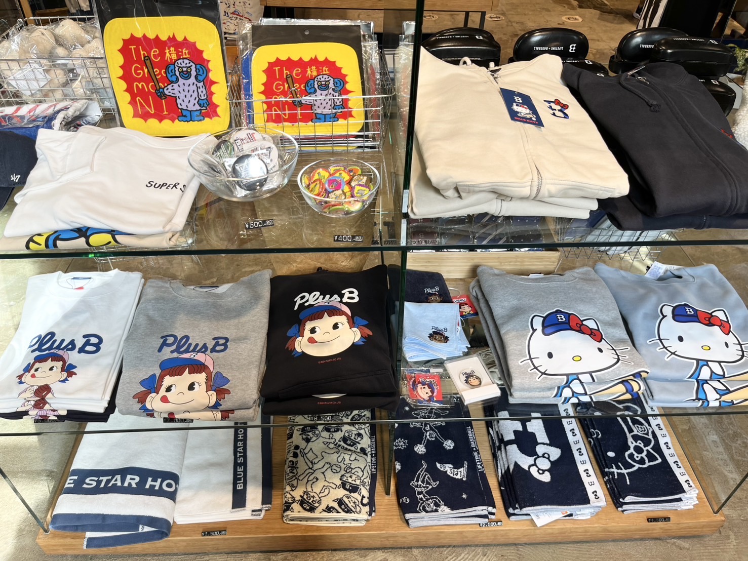 ペコちゃんとキティちゃんのコラボグッズ