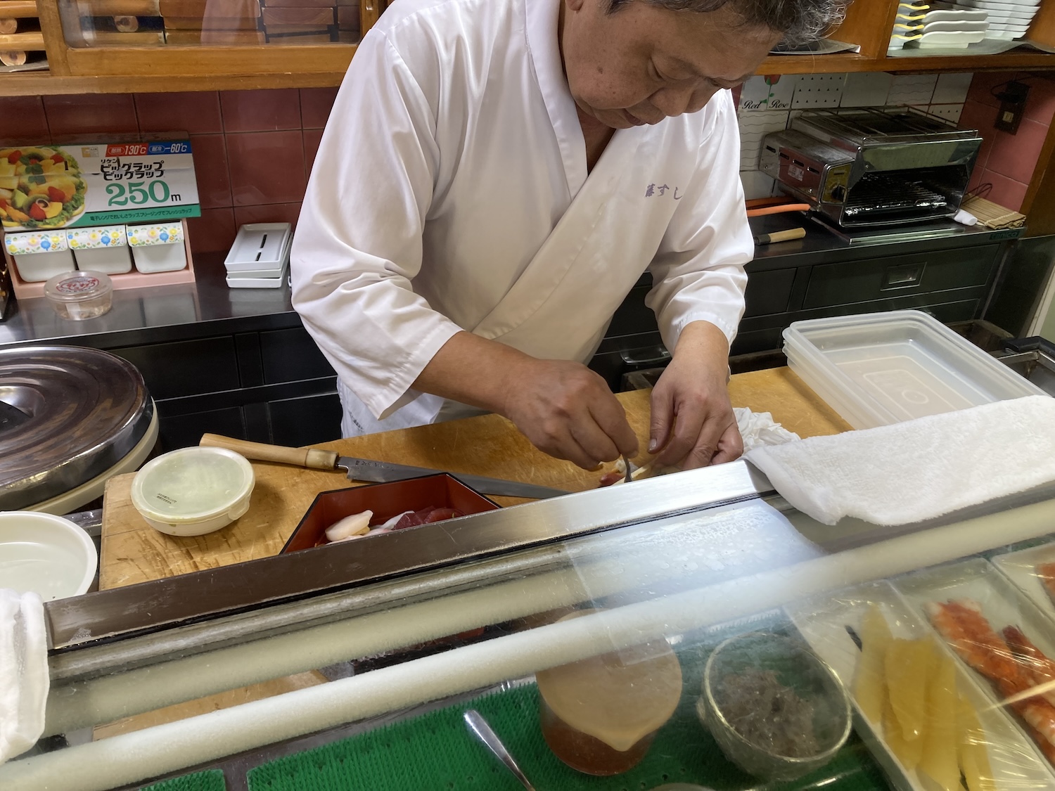 藤すし店主