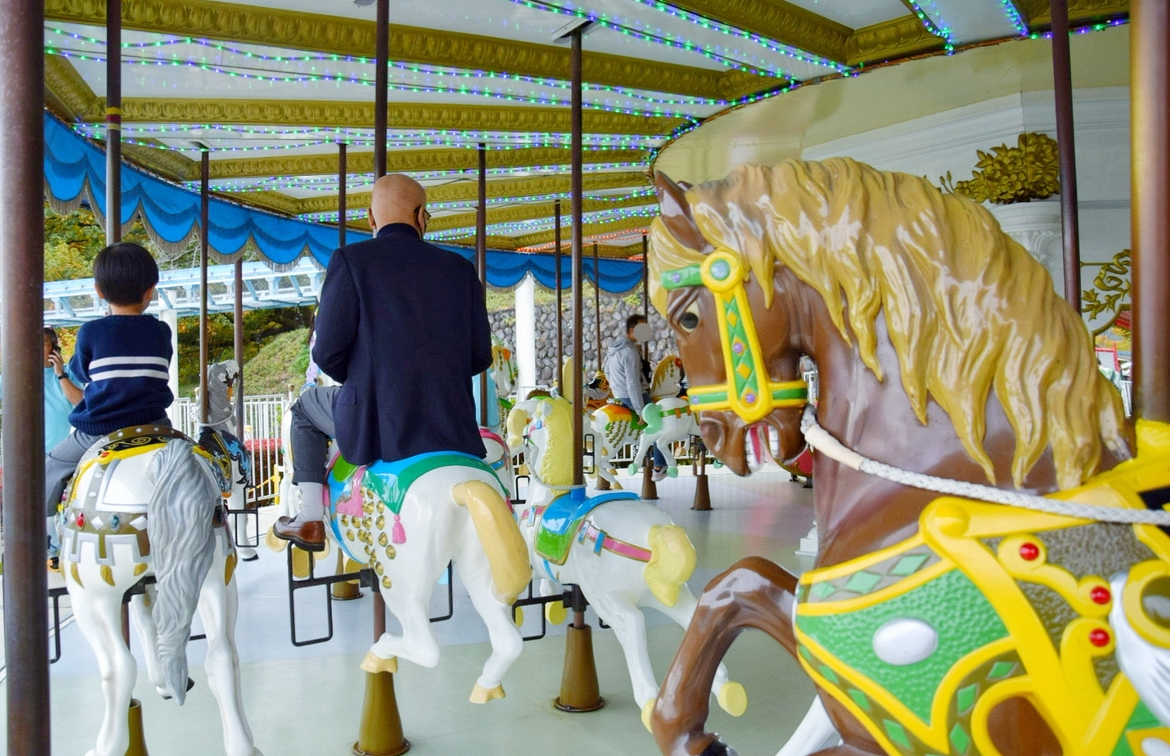 アースケア桐生が岡遊園地_メリーゴーランド