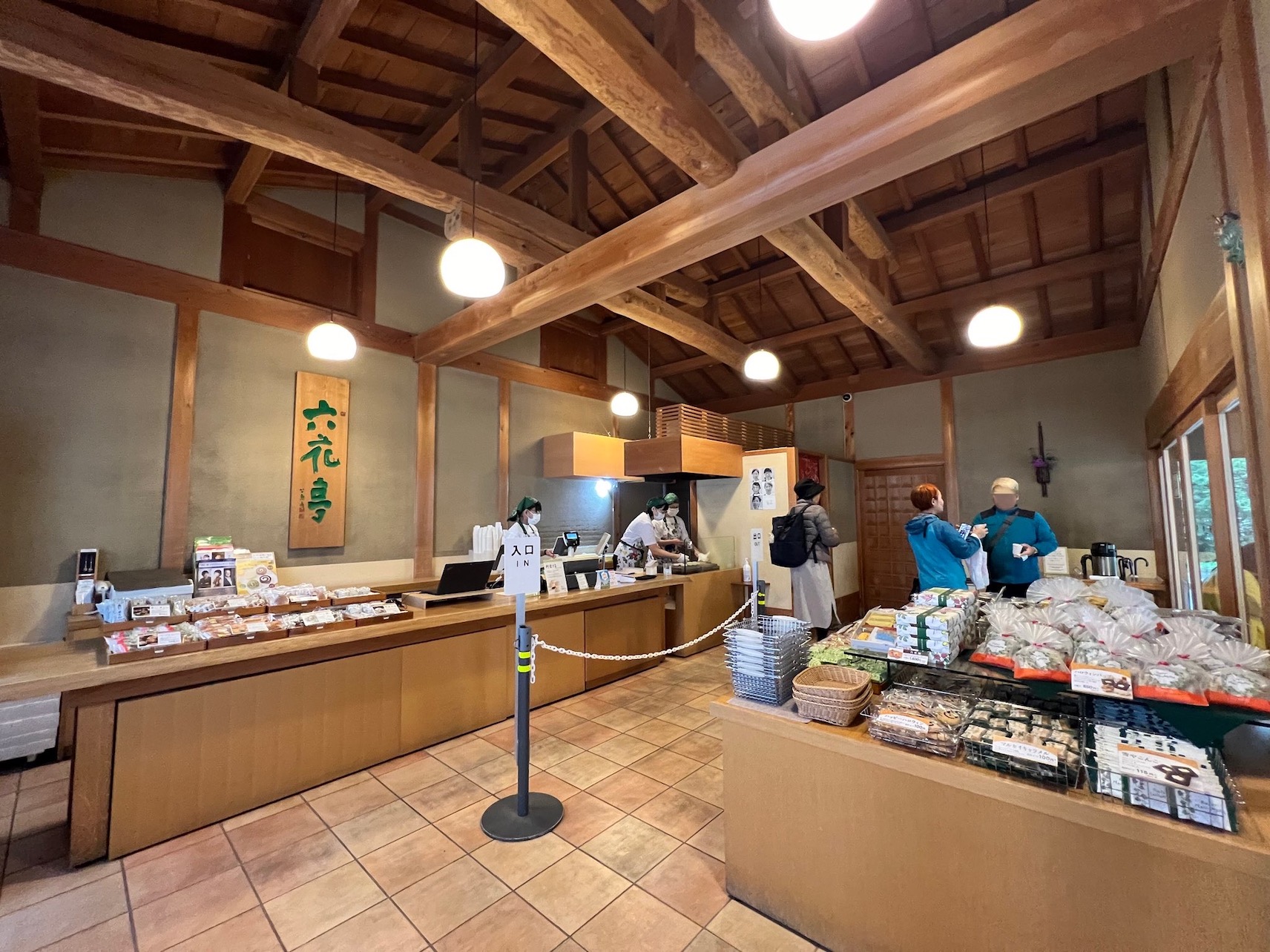 焼きたてをその場で食べよう！六花亭 神宮茶屋だけの限定商品