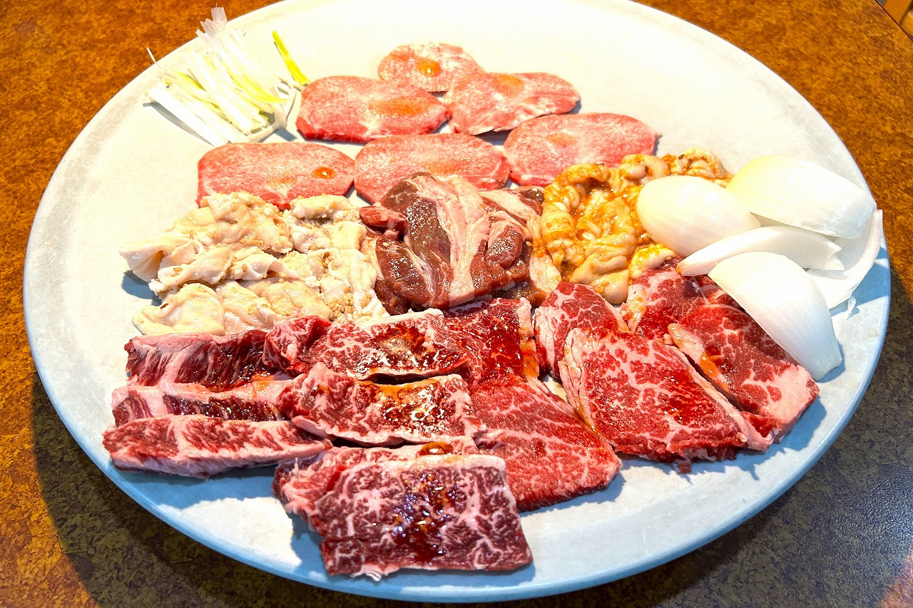 菜味亭　品揃え豊富な肉