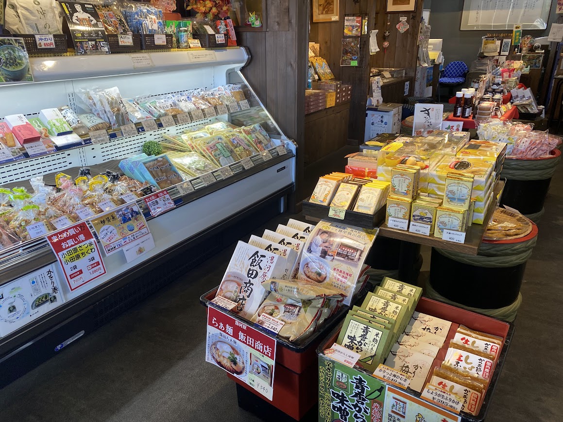 小田原まるとの店内