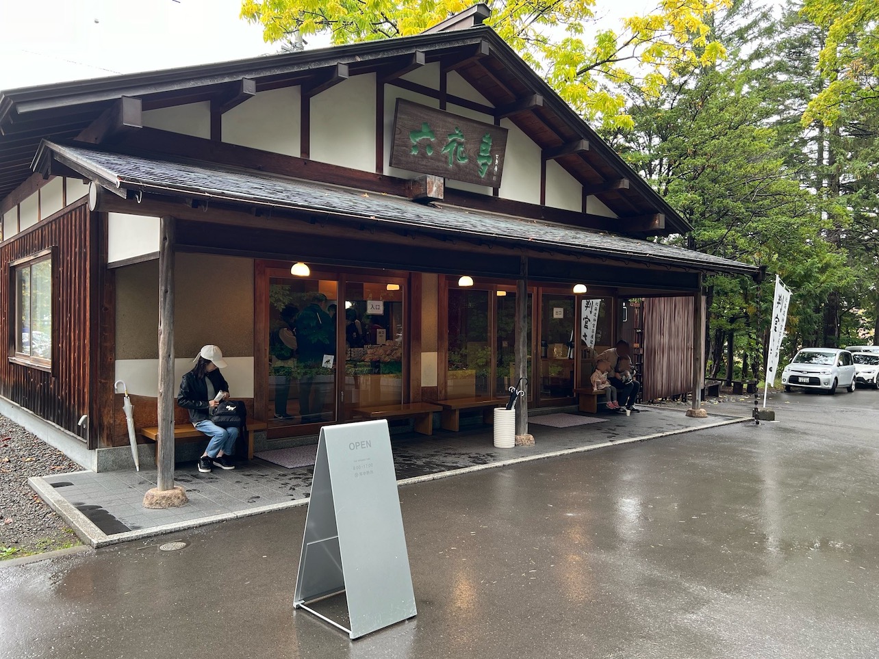 焼きたてをその場で食べよう！六花亭 神宮茶屋だけの限定商品