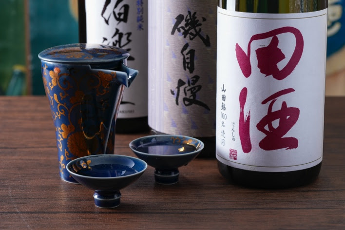 幻のお酒も並ぶ熱海ミニ横丁