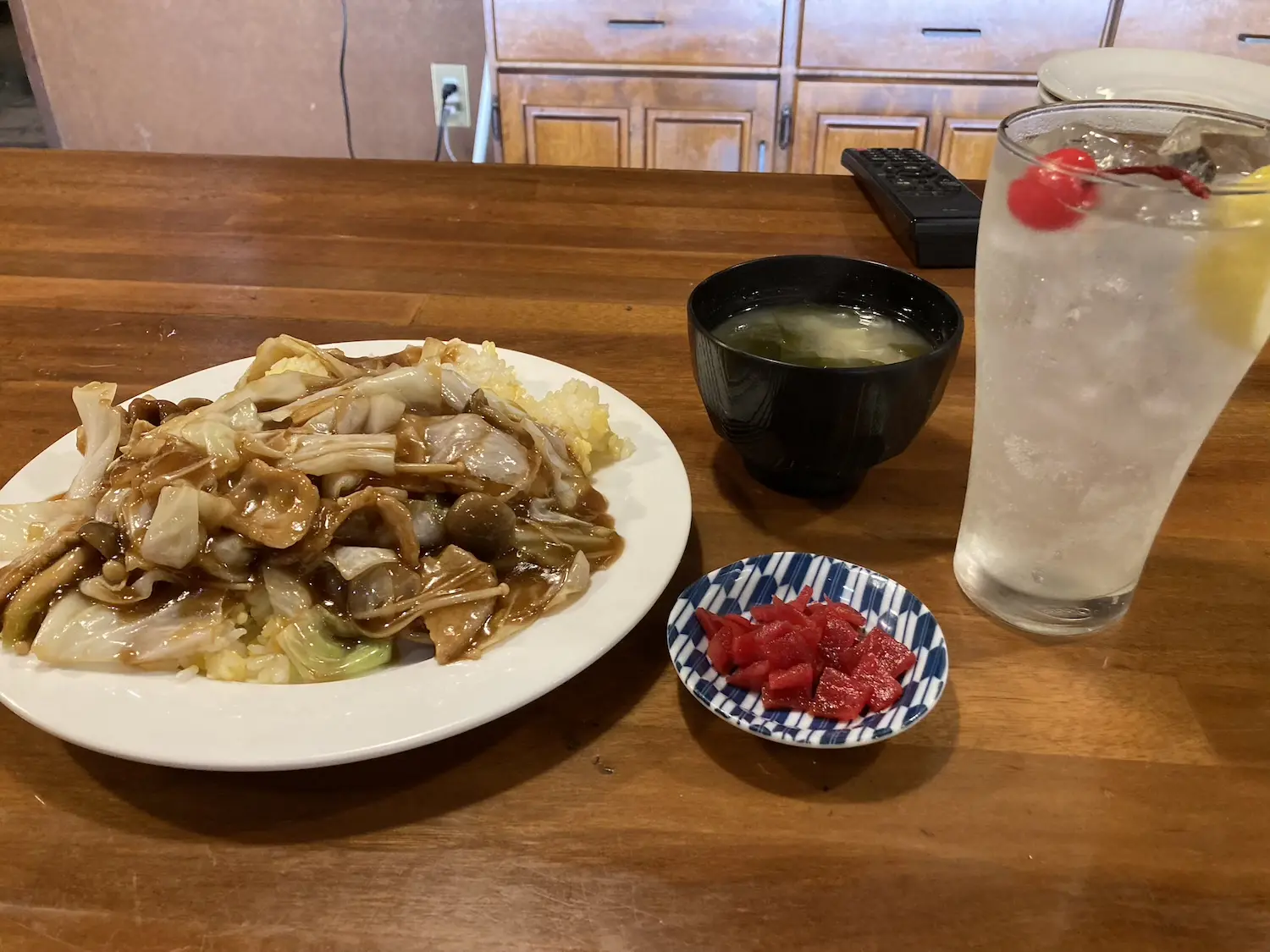 レストラン「ヤシ」