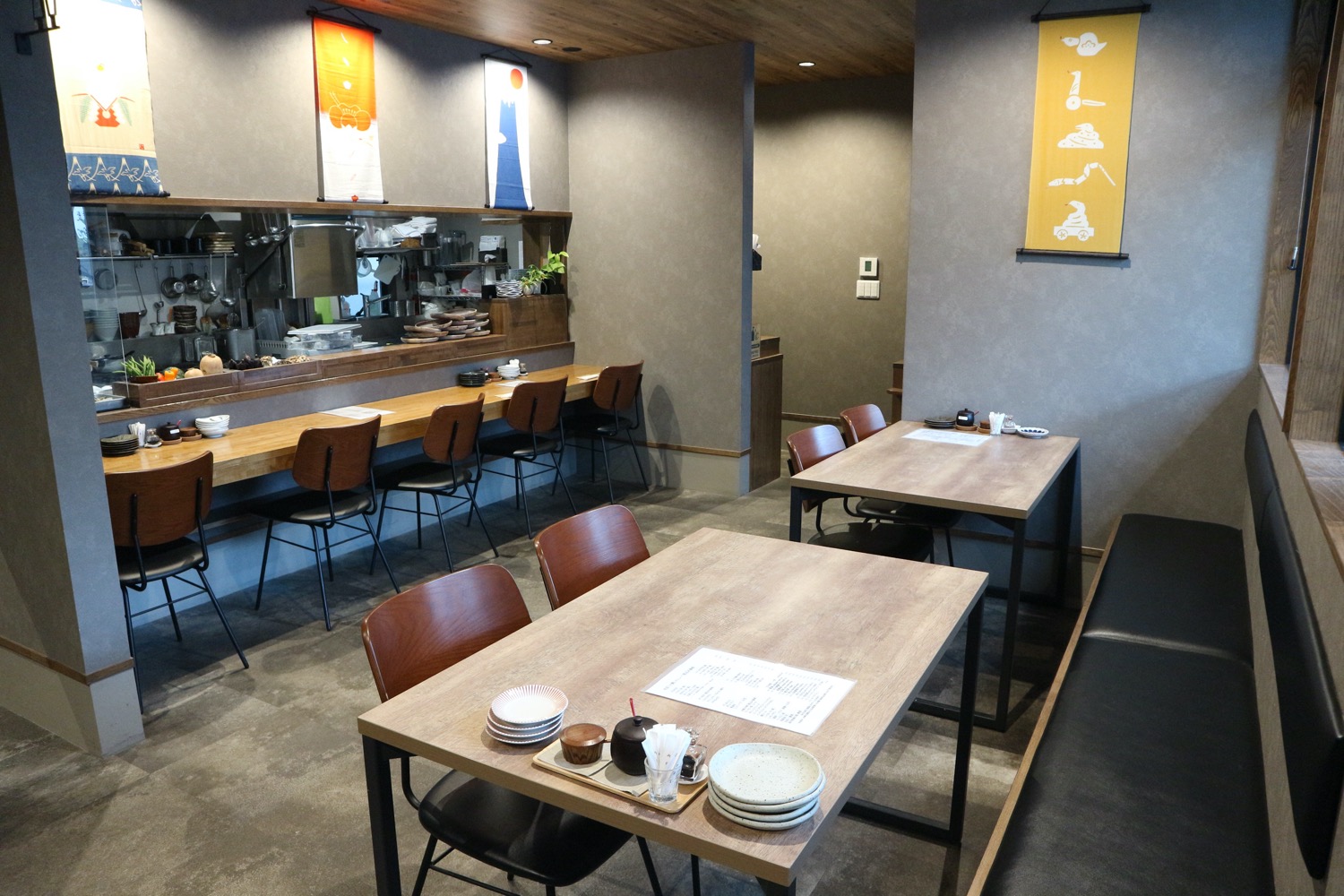 蕎麦ワタル内観