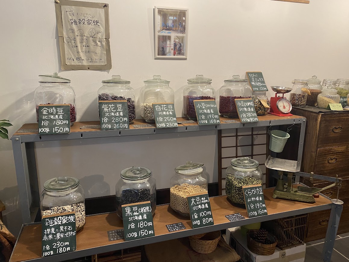 maru庄屋の店内に並ぶ豆や雑穀