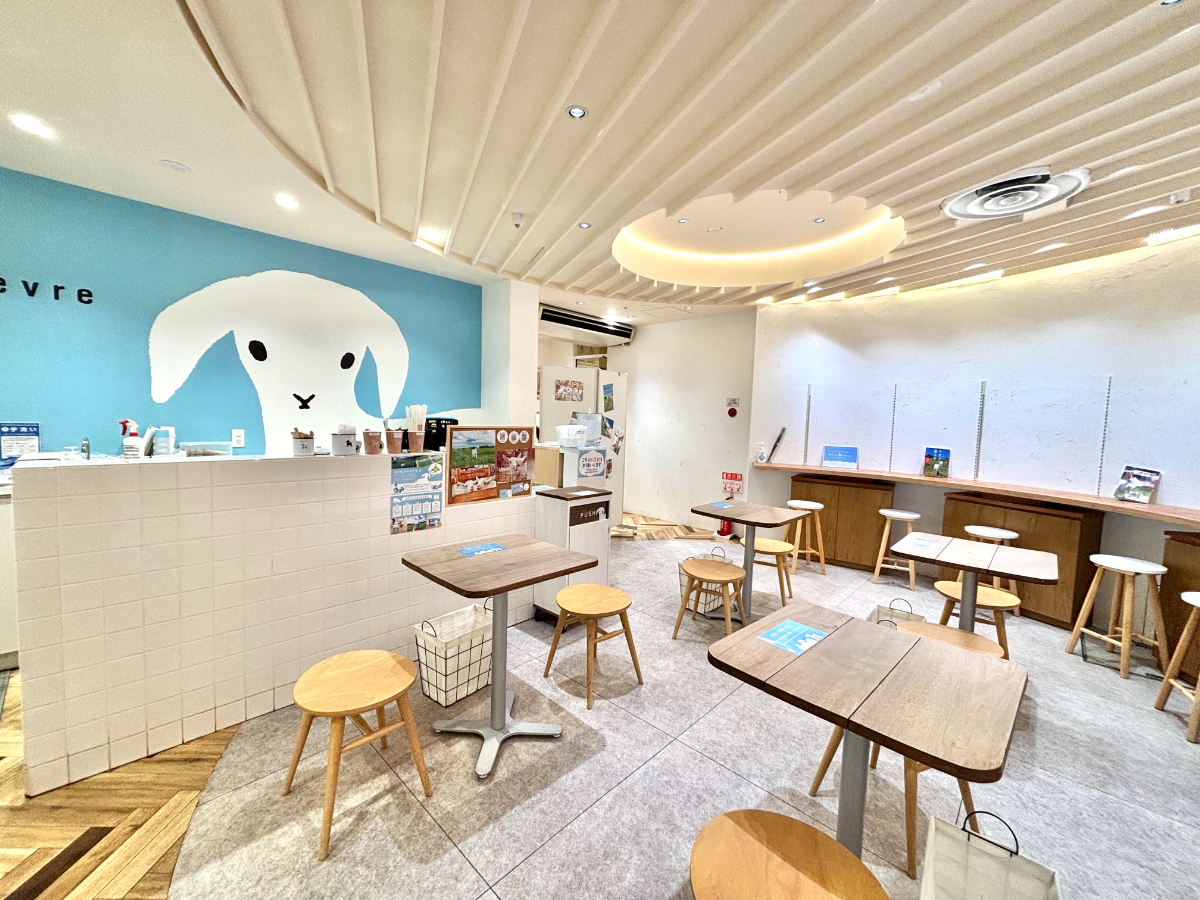 プティシェーヴル店内