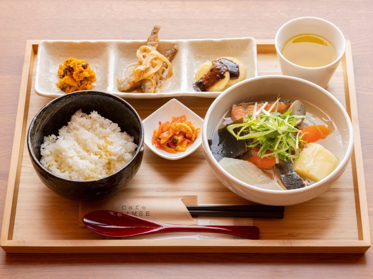 アイヌ料理など食からもアイヌを学べます