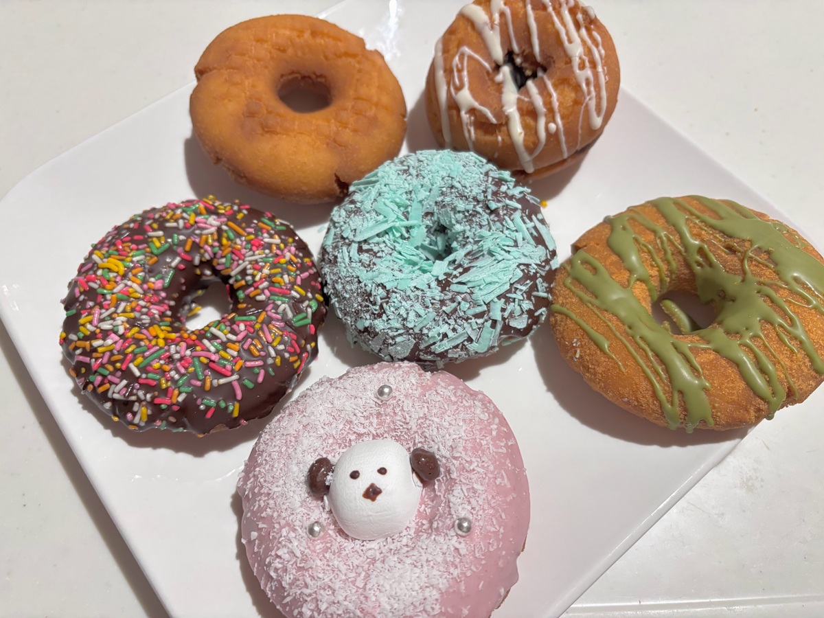 CROWN DONUTS＿カラフルなドーナツ