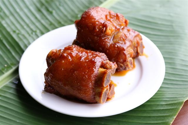 てびち唐揚げ 南蛮黒酢だれ