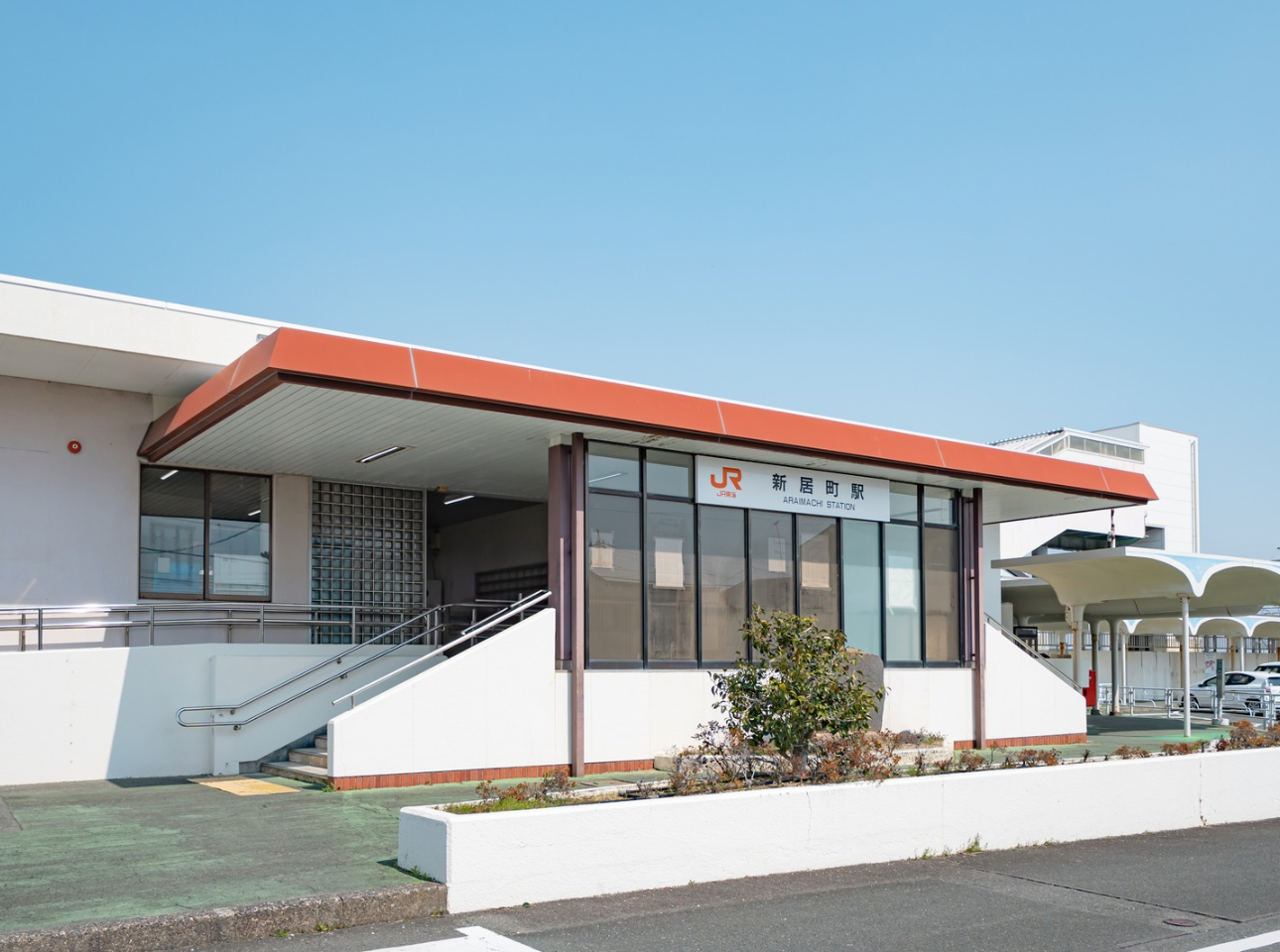 中根金作_新居町駅