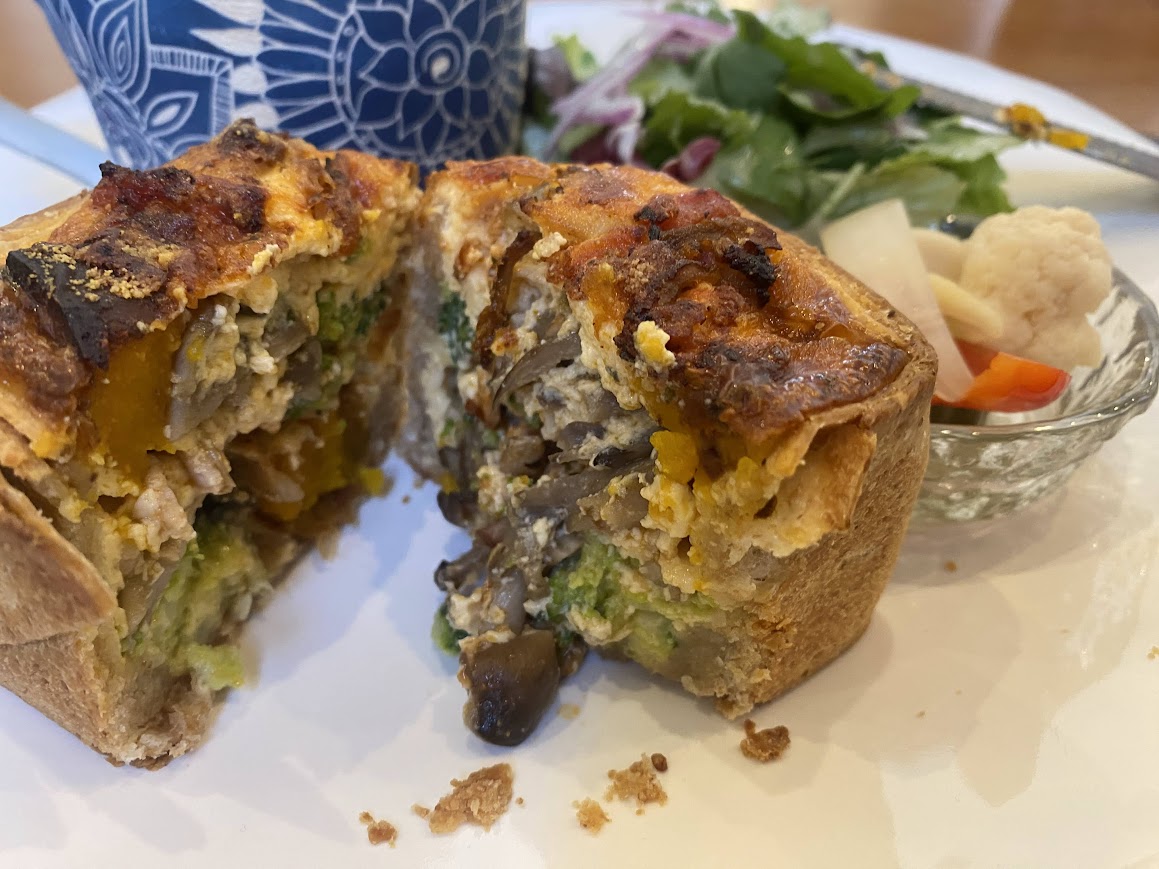 具材たっぷりのキッシュ