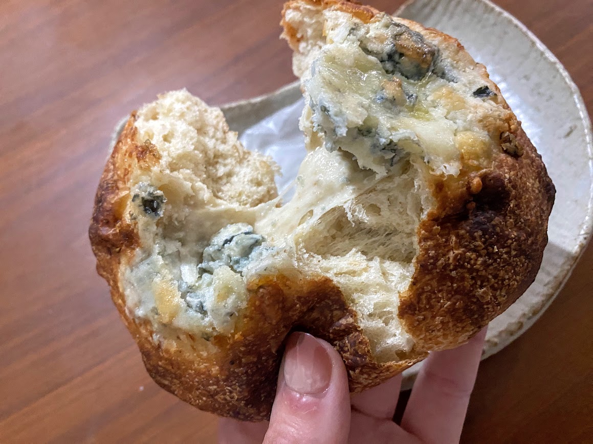 チーズたっぷりのゴルゴンゾーラフォカッチャ