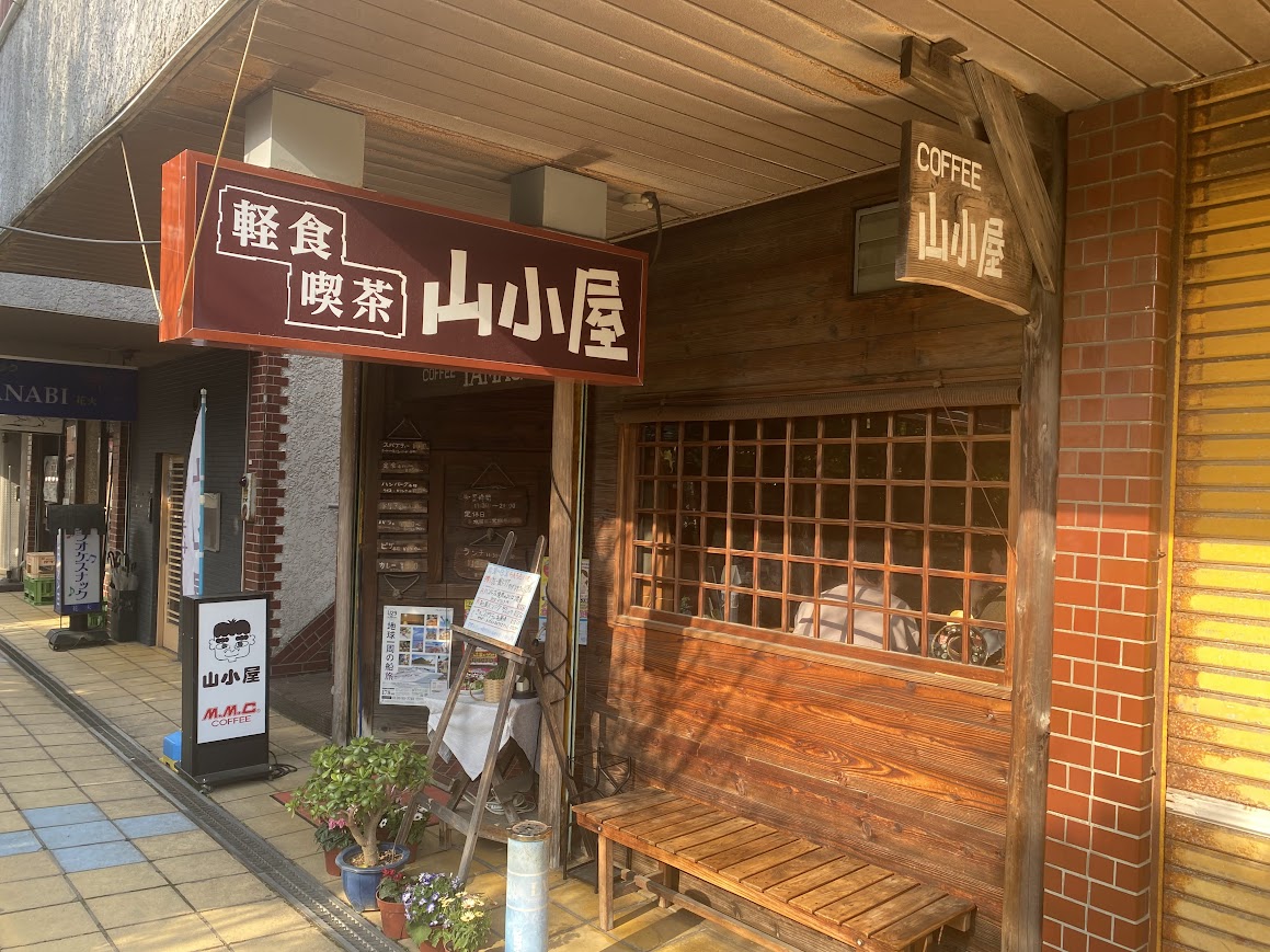 山小屋の外観