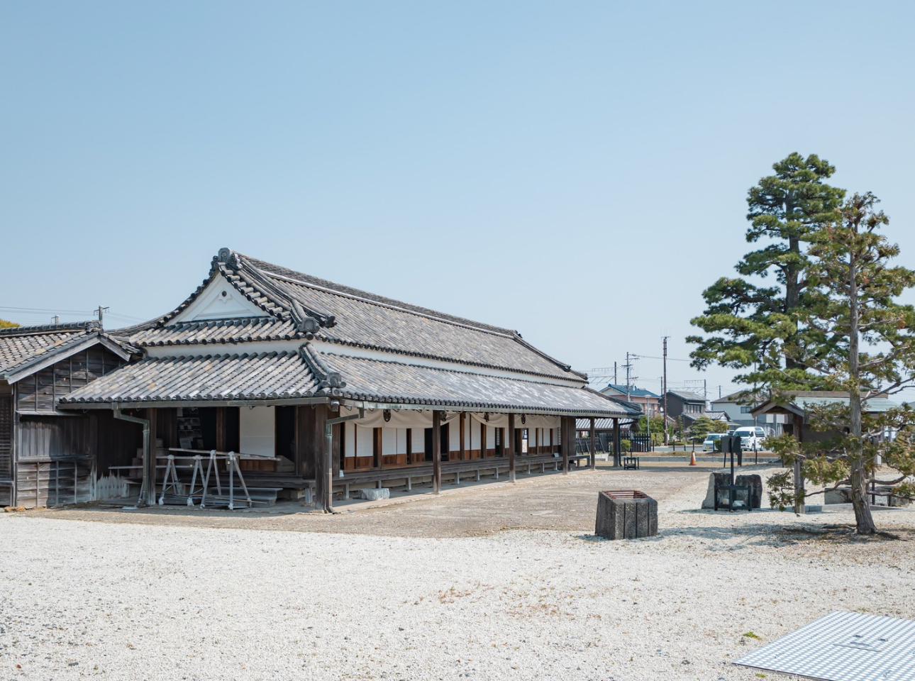中根金作_新居関所